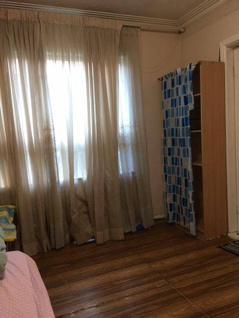 Room near subways – No Visitor(s) /