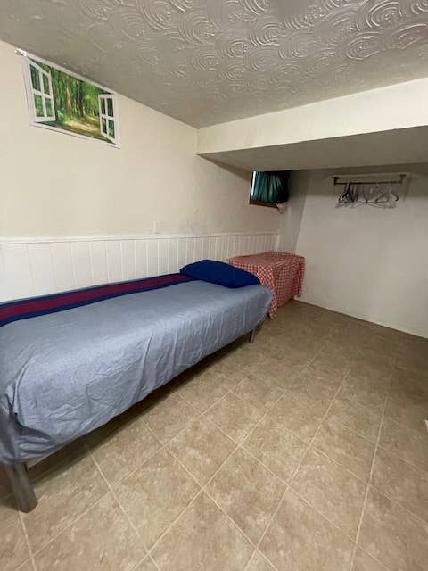 Room near subways – No Visitor(s) /