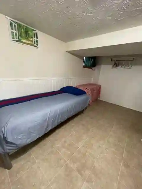 Room near subways – No Visitor(s) /