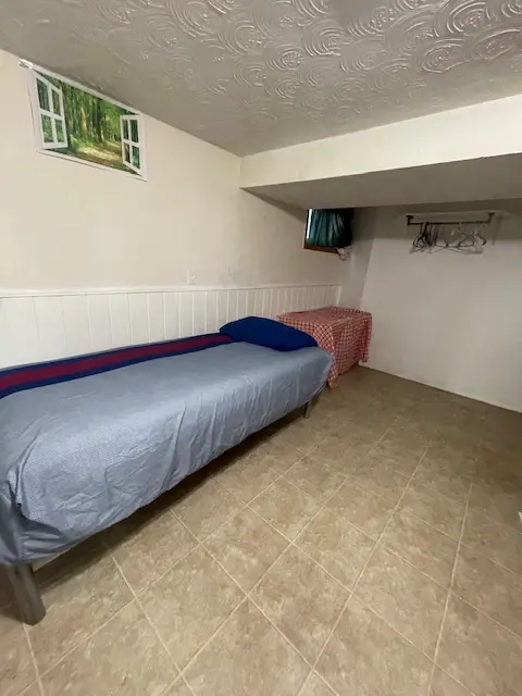 Room near subways – No Visitor(s) /