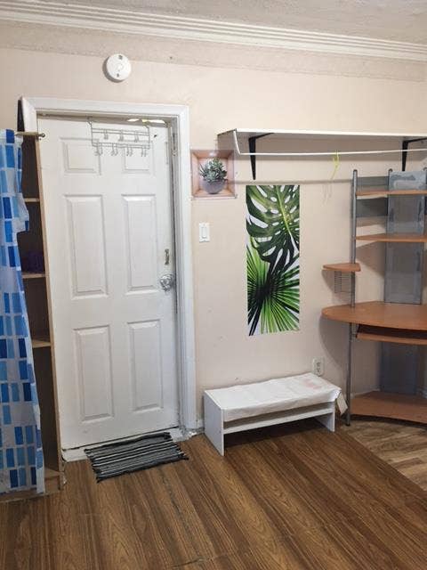 Room near subways – No Visitor(s) /