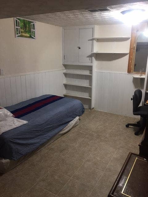 Room near subways – No Visitor(s) /