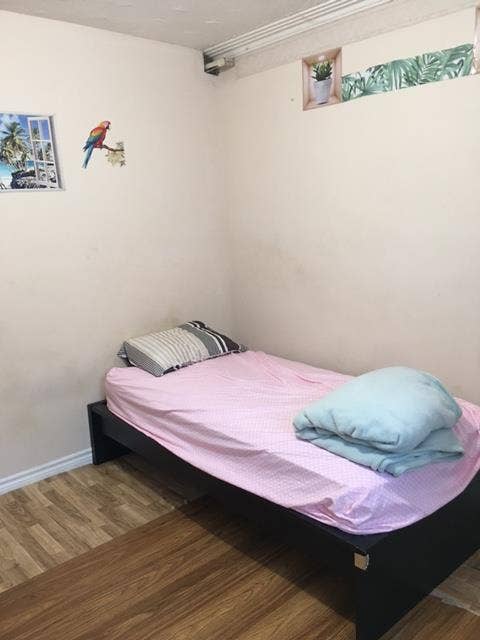 Room near subways – No Visitor(s) /