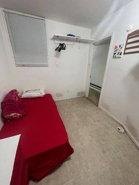 Room near subways – No Visitor(s) /