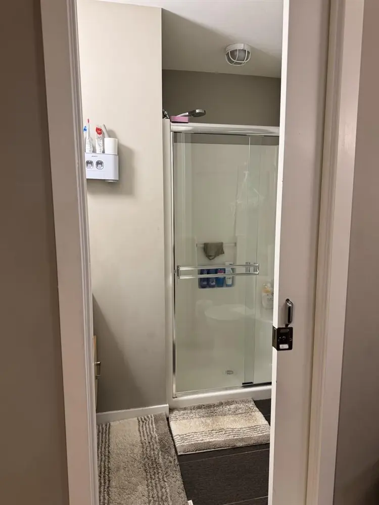 Furnished room with en-suite bath