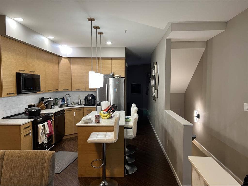 Furnished room with en-suite bath