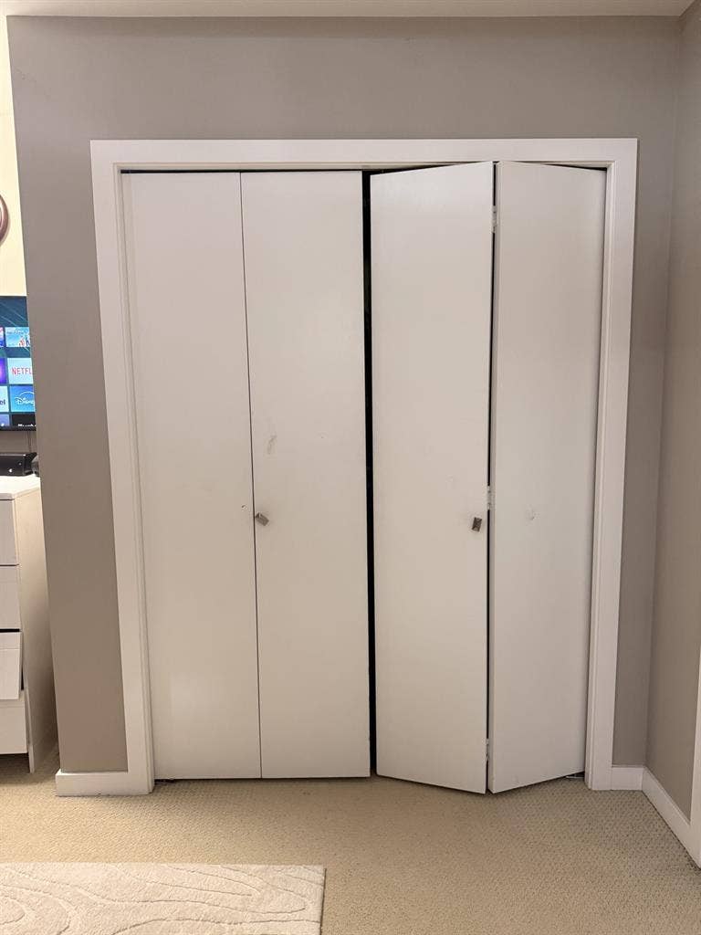 Furnished room with en-suite bath