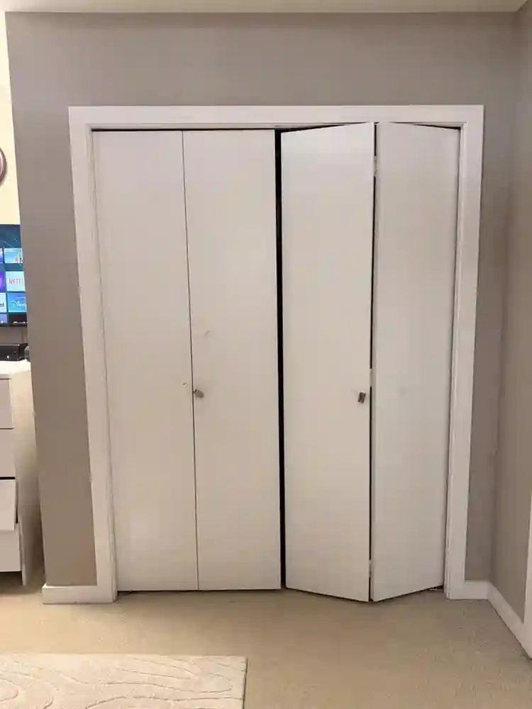 Furnished room with en-suite bath