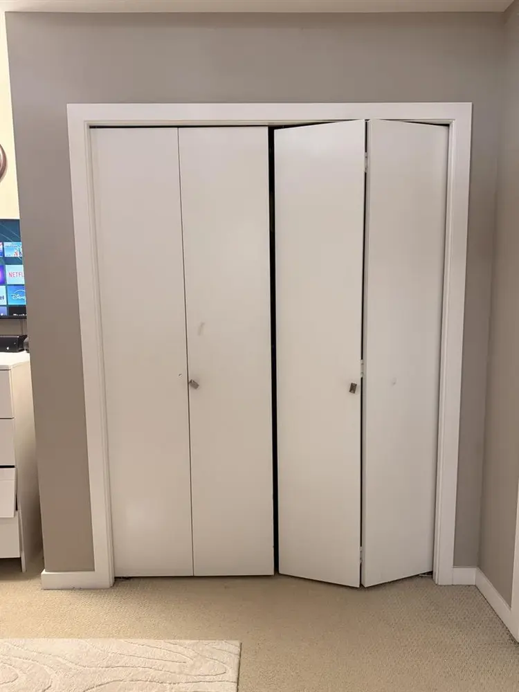 Furnished room with en-suite bath