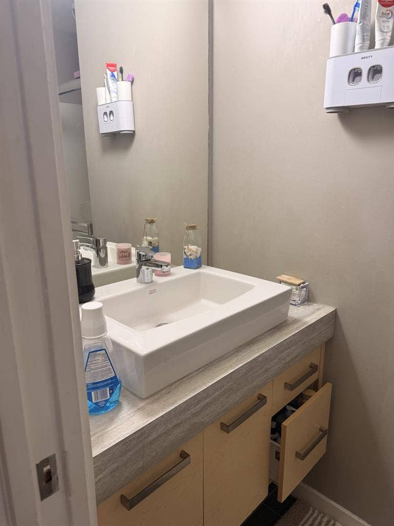 Furnished room with en-suite bath