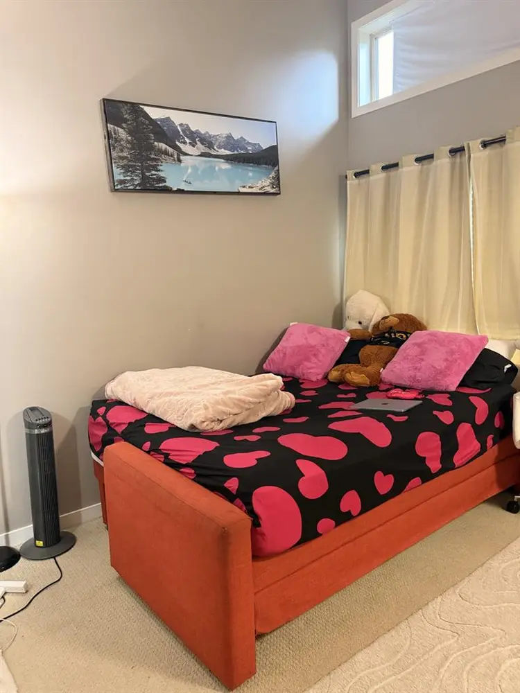 Furnished room with en-suite bath