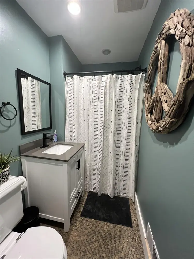 Roommate wanted