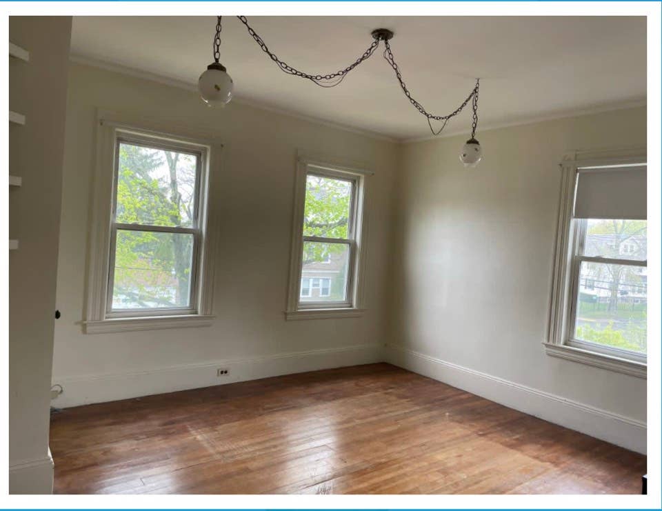 Sunny, Spacious Room. Triple window