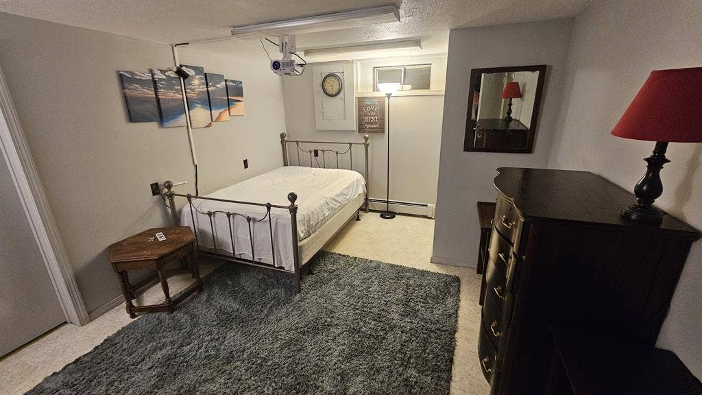 Furnished spare room Milton VT
