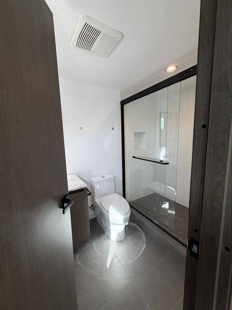 looking to replace roomate