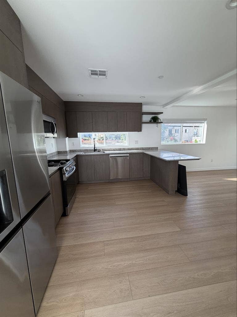 looking to replace roomate