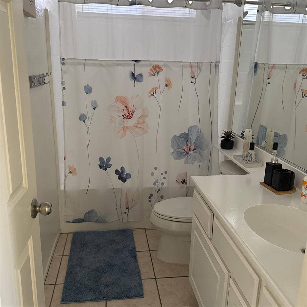 Cozy room in Victorville