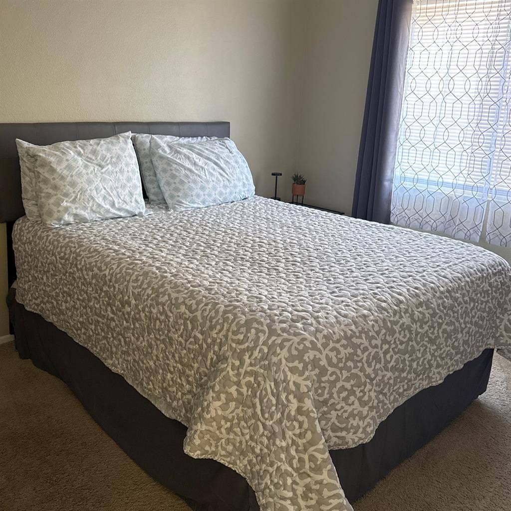 Cozy room in Victorville