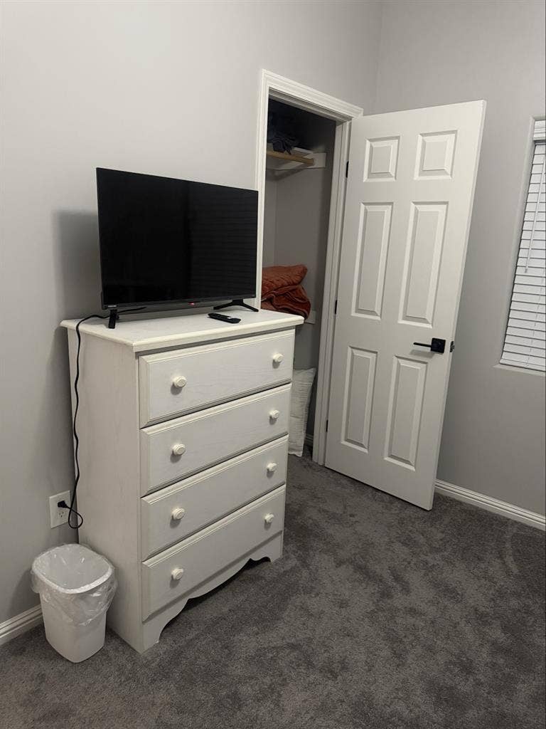 Cozy room in California Cityy