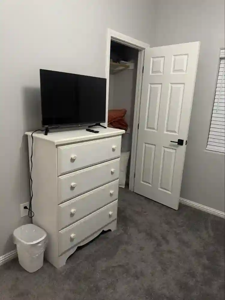 Cozy room in California Cityy