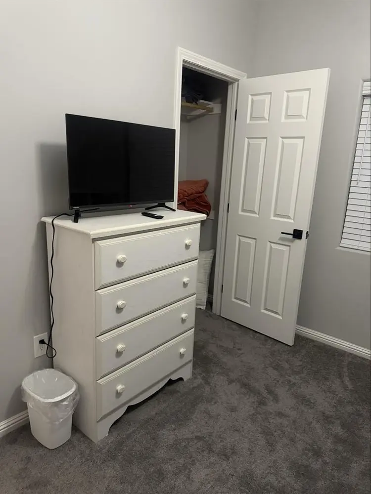 Cozy room in California Cityy