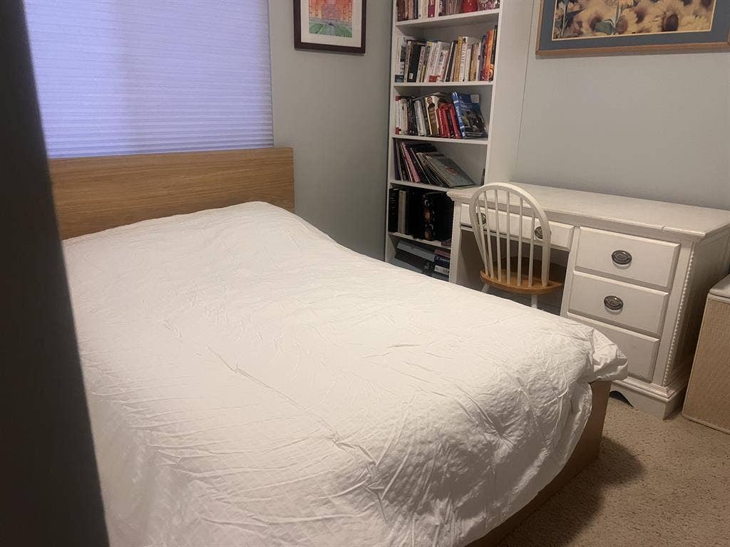 Room in 4 bed house gated community