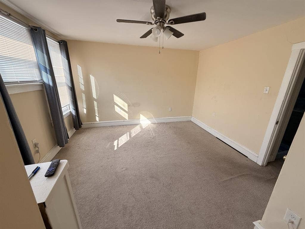 Looking for roommate