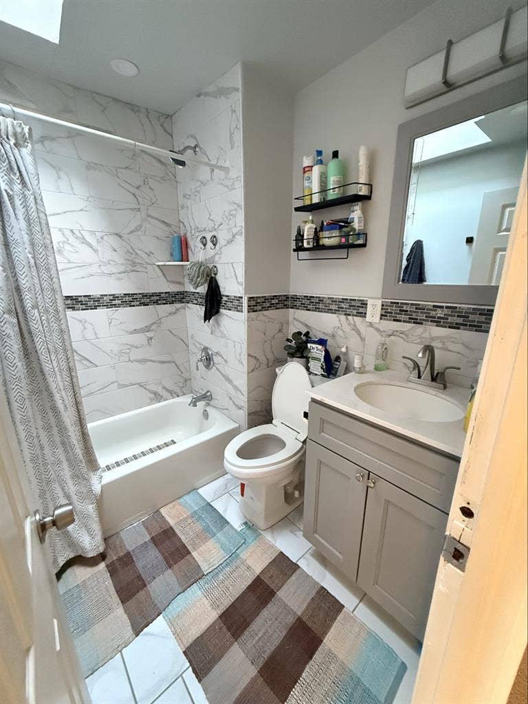 Looking for roommate