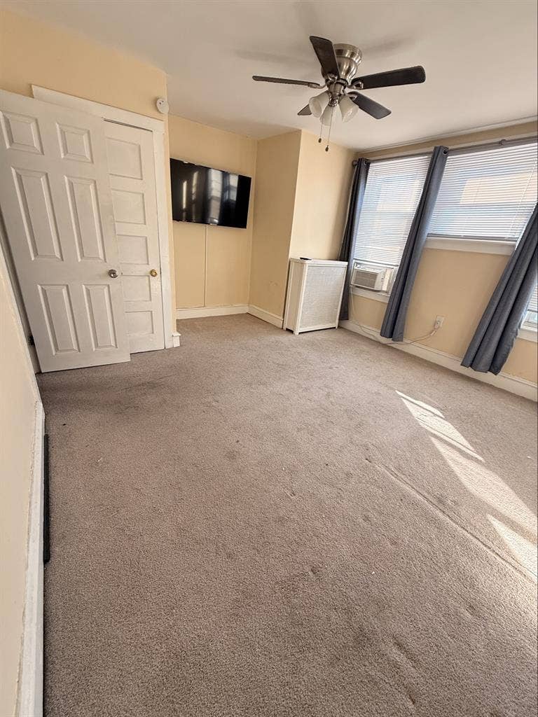 Looking for roommate
