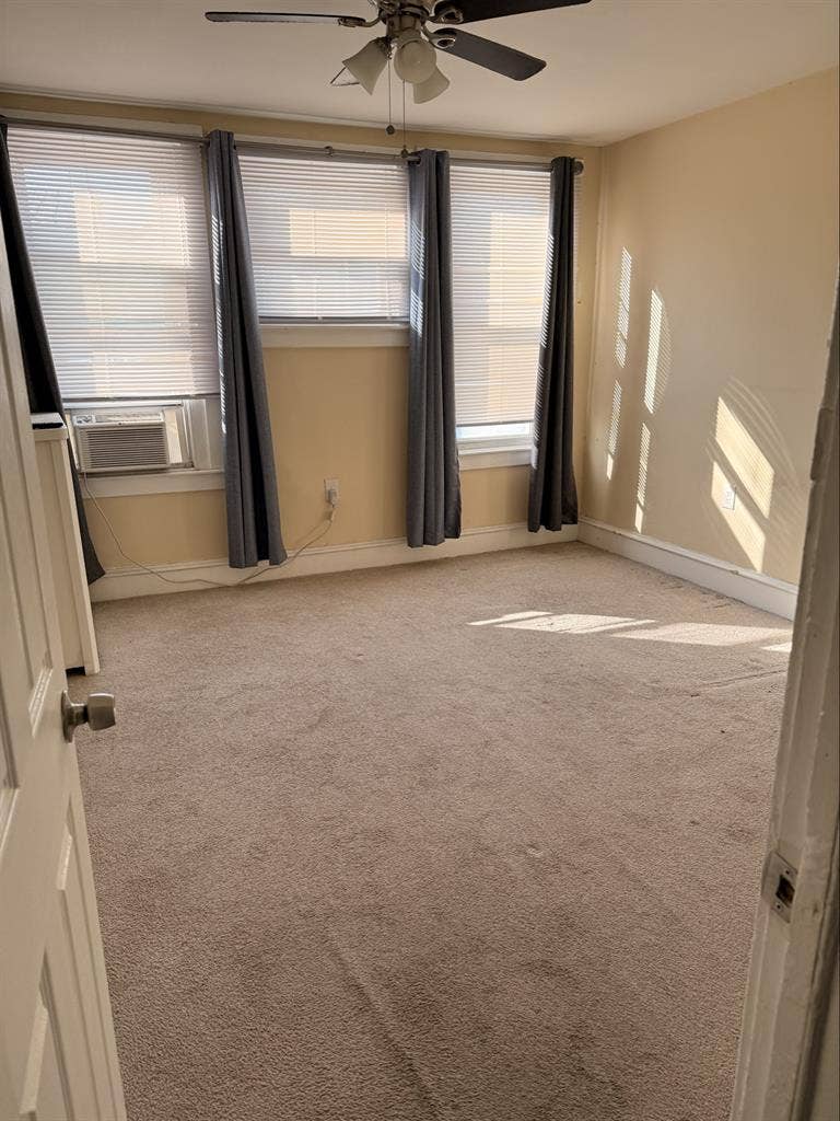 Looking for roommate