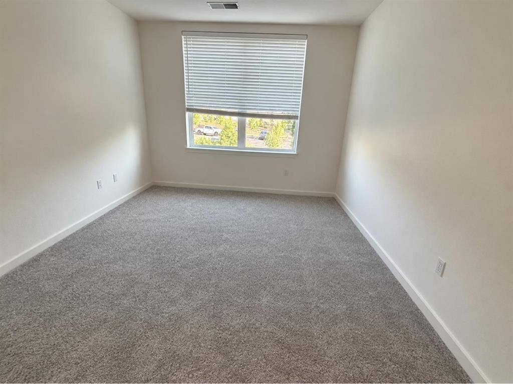 Leasing room in J veridian