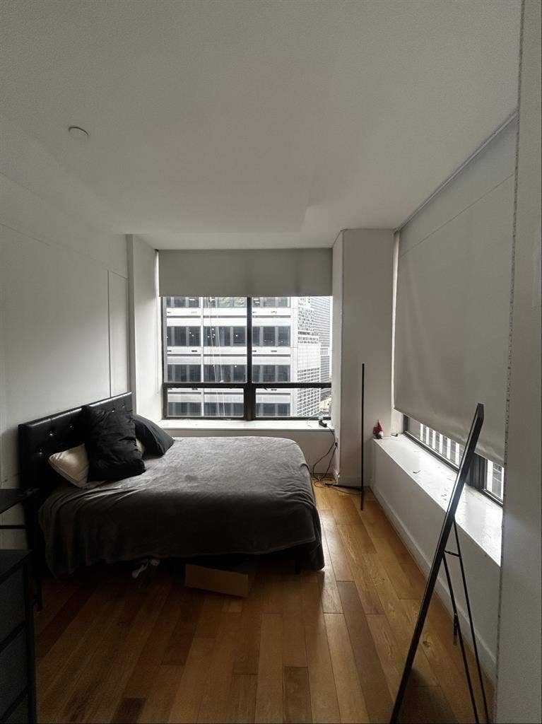Large Room luxury building FiDi