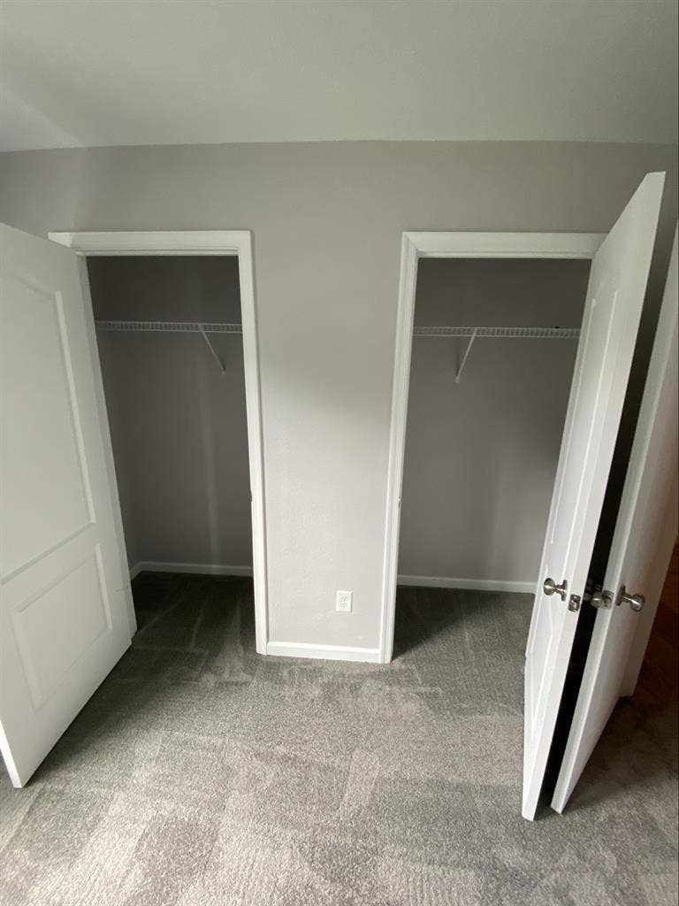 Room w/ shared bathroom Utl Inc.