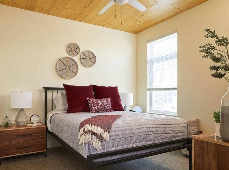 Top-Floor Corner 2BR/2BA, Nov 2nd