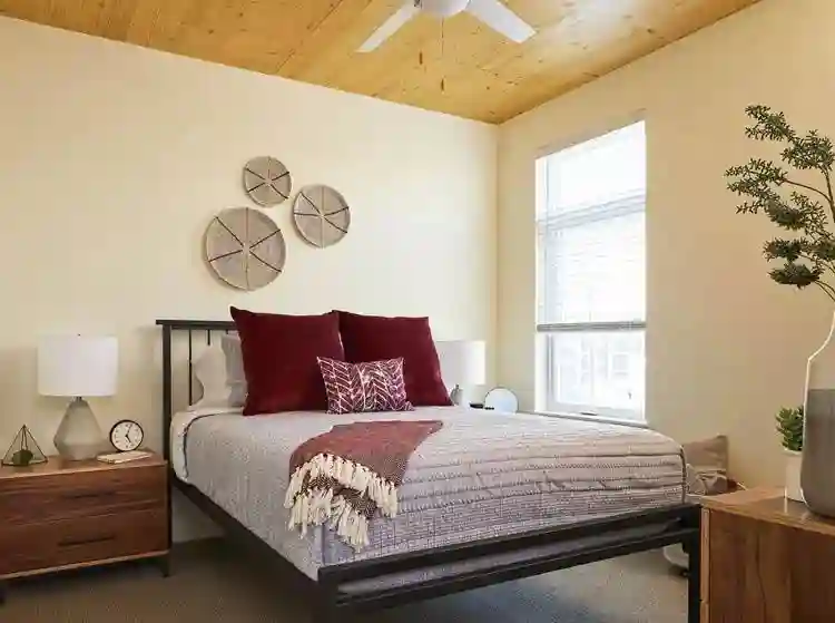 Top-Floor Corner 2BR/2BA, Nov 2nd