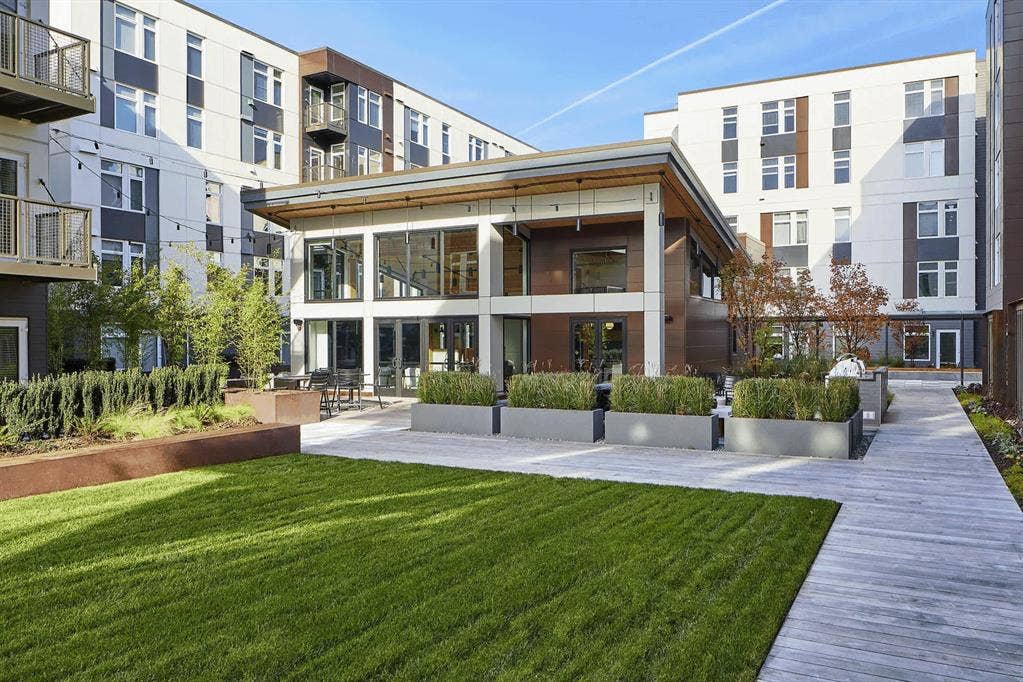 Top-Floor Corner 2BR/2BA, Nov 2nd
