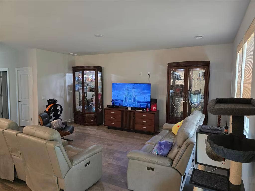 Room available utilities included