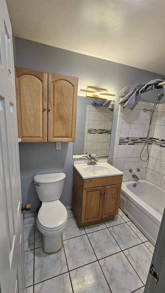 Private Room, Shared Bathroom
