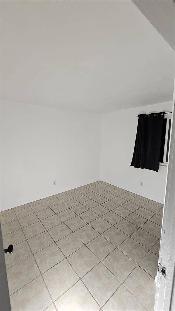 Private Room, Shared Bathroom