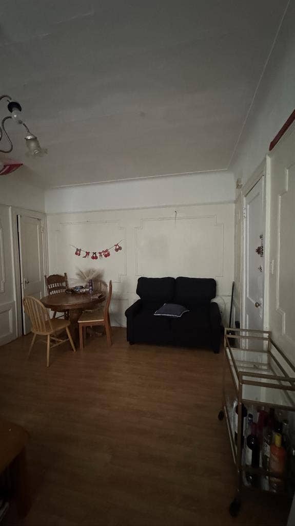 Bedroom for rent in Female apt