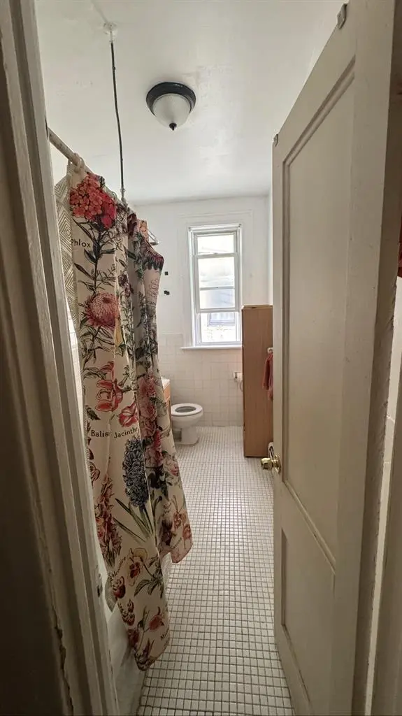 Bedroom for rent in Female apt