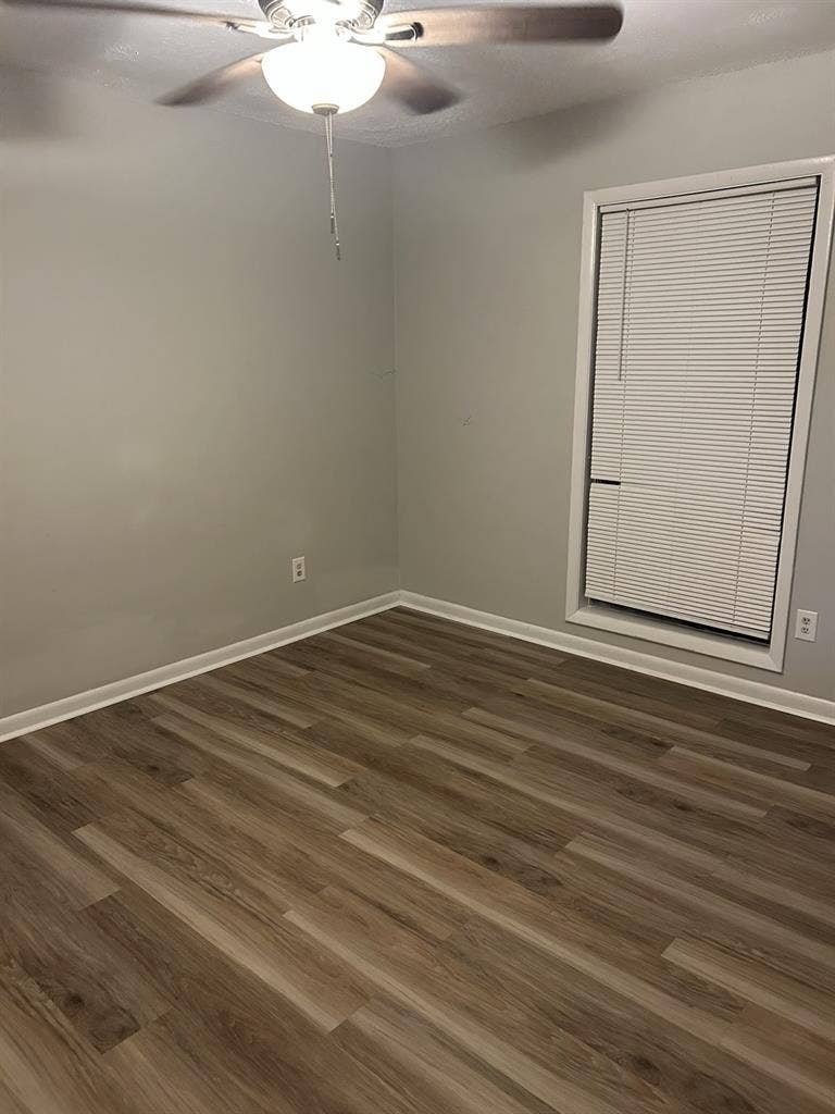 ISO FEMALE ROOMMATE