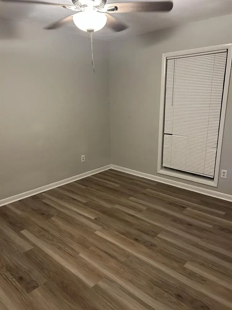 ISO FEMALE ROOMMATE