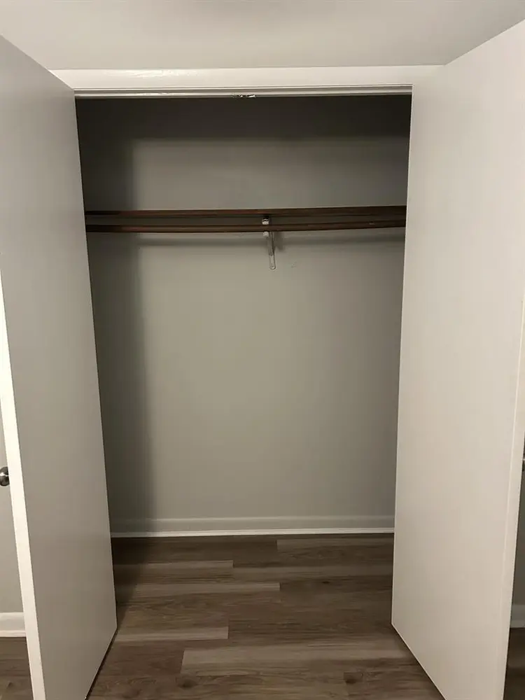 ISO FEMALE ROOMMATE