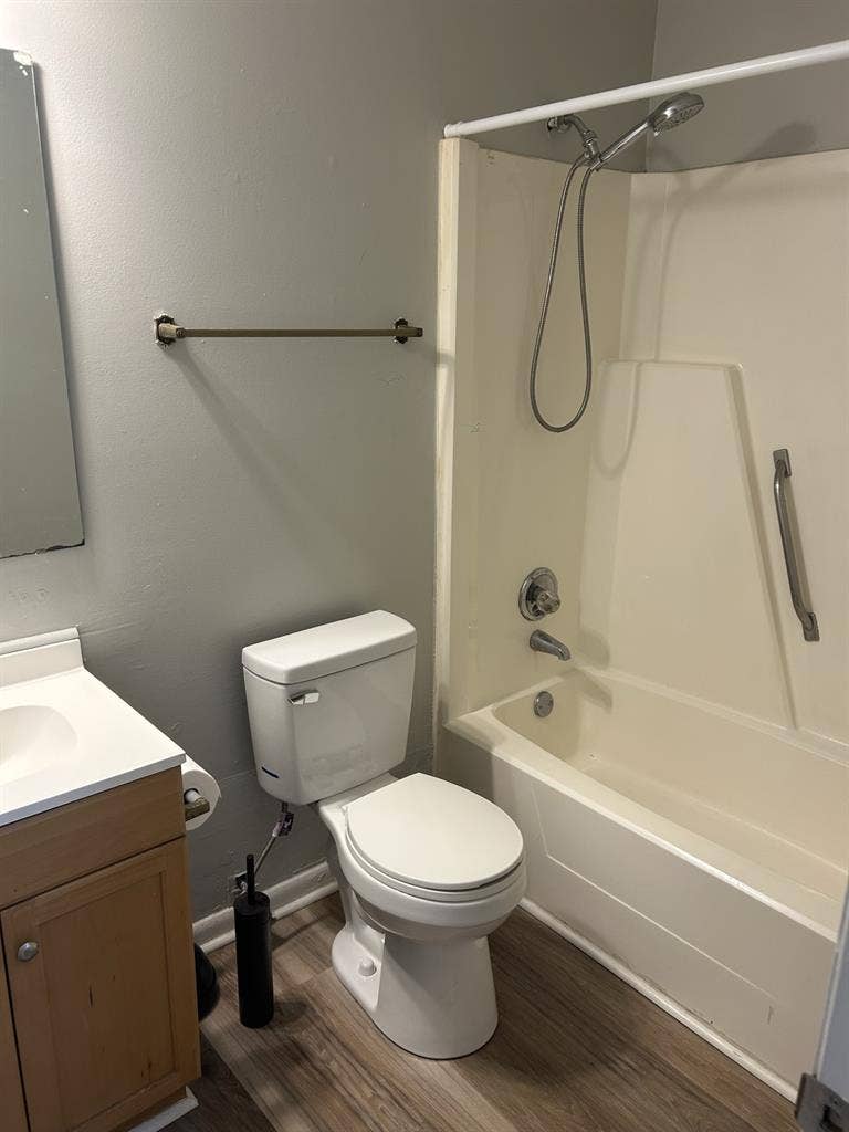 ISO FEMALE ROOMMATE