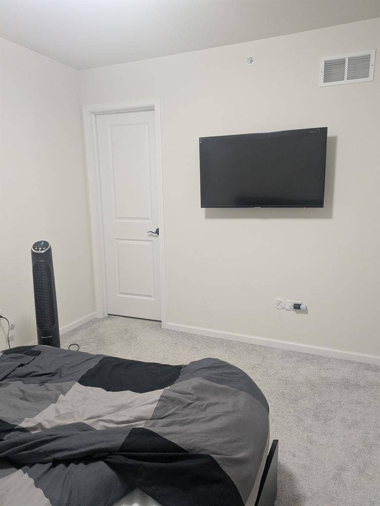 Bedroom w/bath available Northbrook