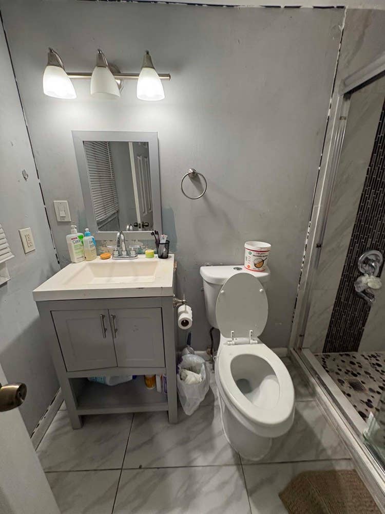 Looking for a female roommate 🫶🏻