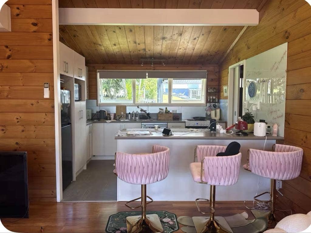 Huge 35m2 Room – Private Entrance