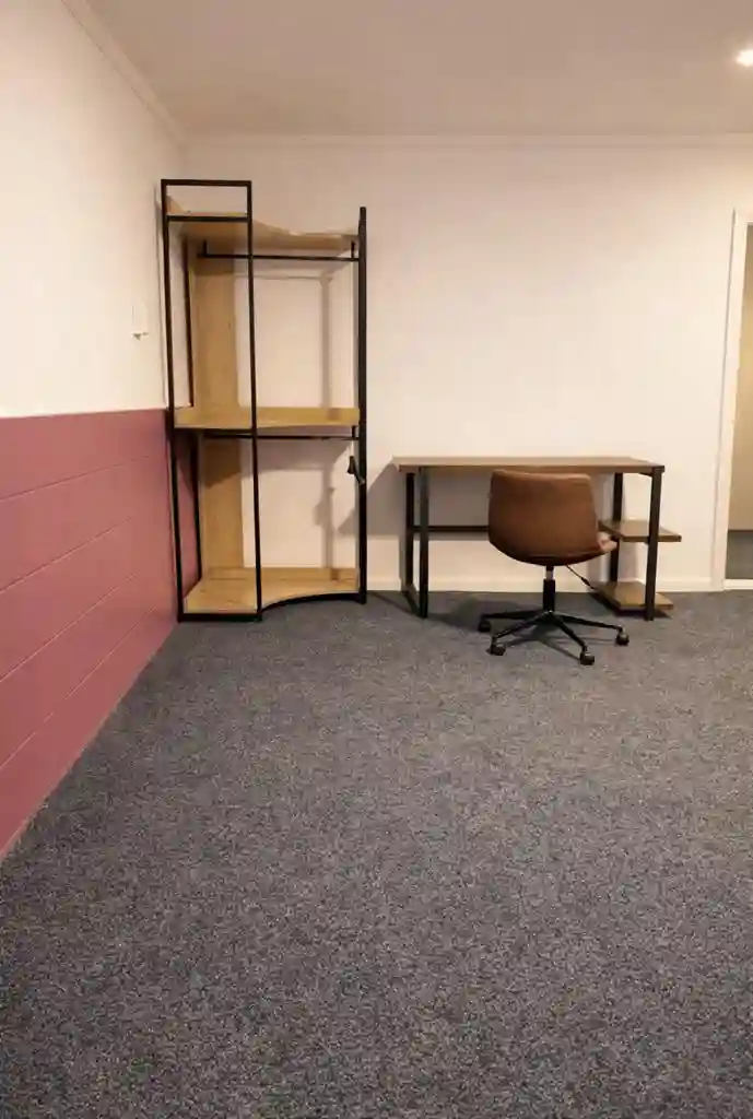 Huge 35m2 Room – Private Entrance