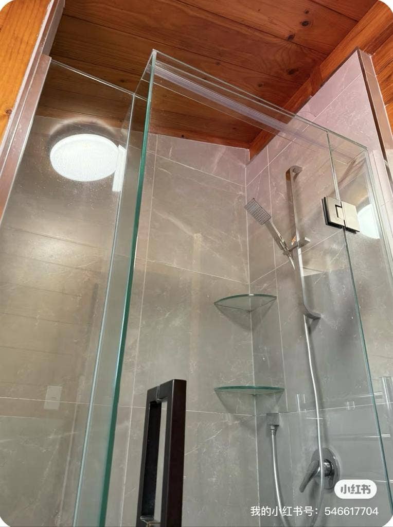 Huge 35m2 Room – Private Entrance